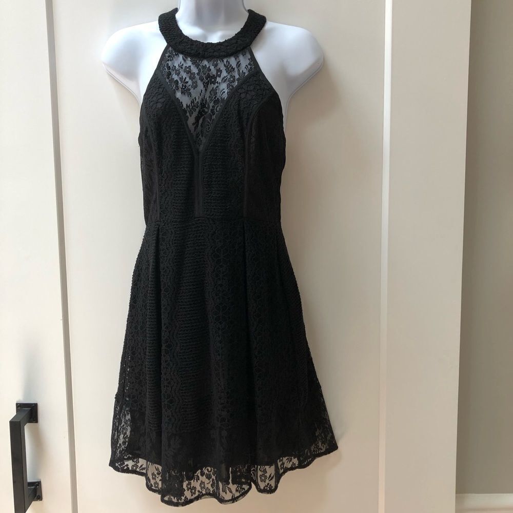 NWT BCBGeneration black lace‎ halter sweetheart dress woman’s size 4